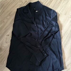 95% Silk Top Navy Brand Quince